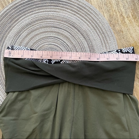 Lululemon Sunset Salutation crop leggings - Picture 6 of 7